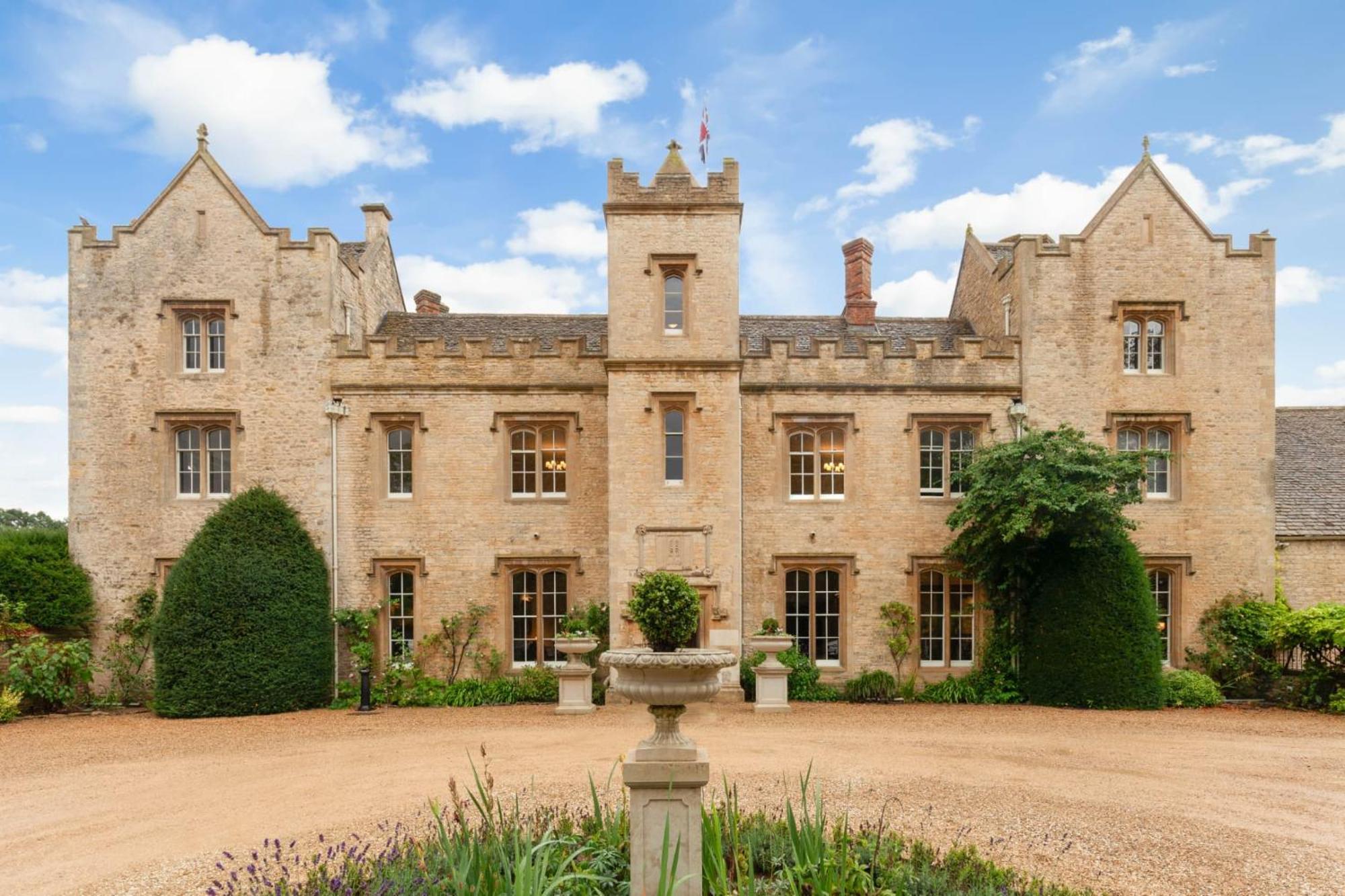Weston Manor Hotel Exterior photo